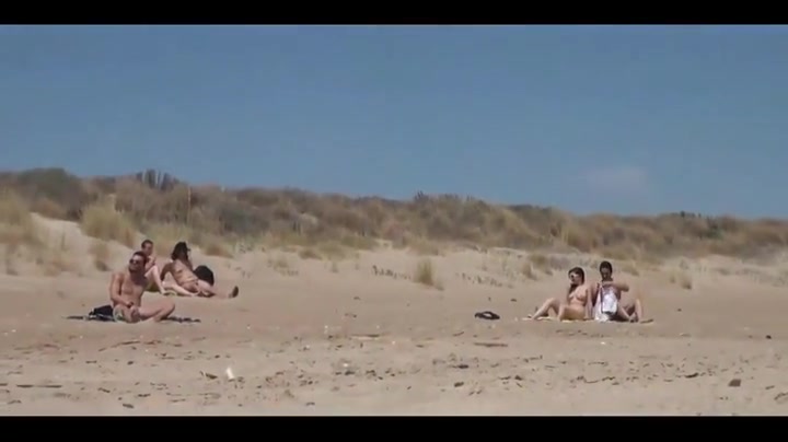 Amazing chick gets caught on a hidden camera on beach